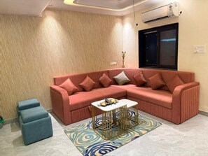 Luxury Studio Suite | Living area | 32-inch Smart TV with satellite channels - Sk Govindam (Jaipur)