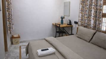Standard Room | Desk, laptop workspace, free WiFi