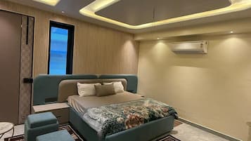 Luxury-Studiosuite | Schreibtisch, laptopgeeigneter Arbeitsplatz, kostenloses WLAN