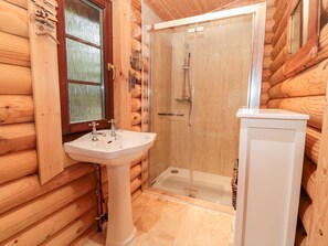 Shower - Little Bears Hideaway @ 23 Lakeside (Morpeth)