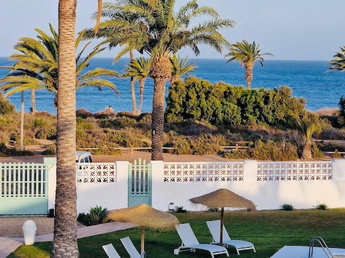 Luxurious 5 Bedroom Beachfront Villa in Roquetas de Mar