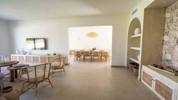 Villa, 4 Bedrooms, Accessible, Smoking | Dining room