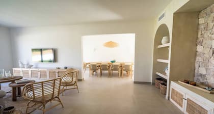 Luxurious 5 Bedroom Beachfront Villa in Roquetas de Mar