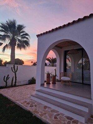 Villa, 4 chambres, accessible aux personnes à mobilité réduite, fumeur | Terrasse/patio