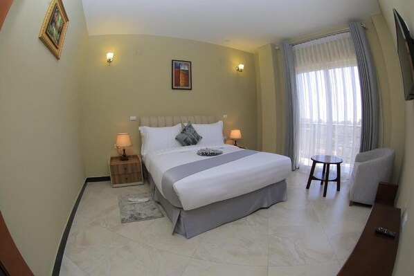 In-room safe, blackout drapes, iron/ironing board, free WiFi - Daisy Hotel (Addis Ababa)