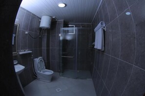 Free toiletries, hair dryer, slippers, towels - Daisy Hotel (Addis Ababa)