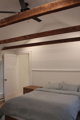 2BR/2BA in a Duplex; Private entry & free parking; Downtown Holliston