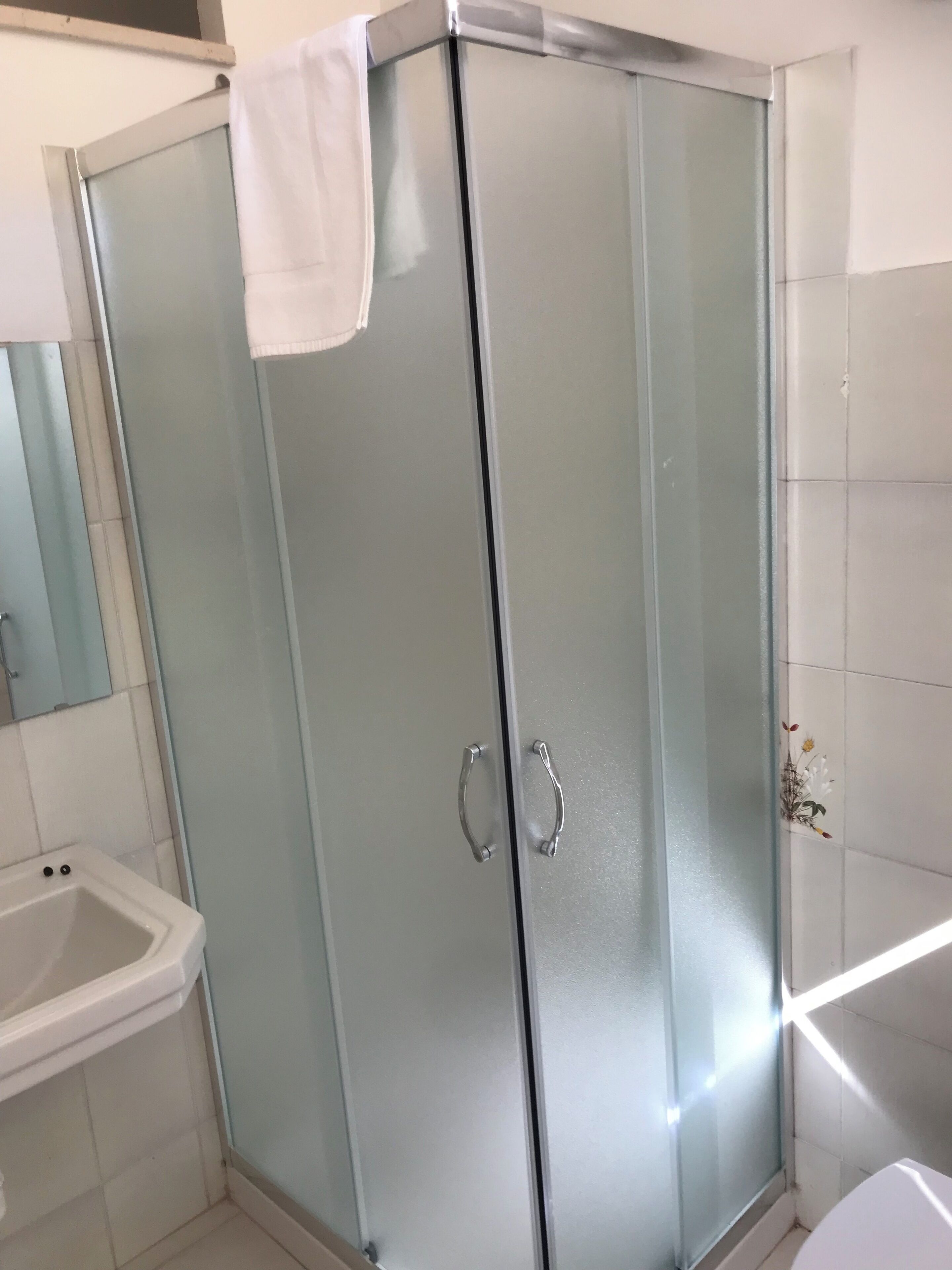 Doccia, asciugacapelli, bidet, asciugamani