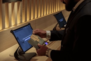 Reception - Zedwell Underground Hotel Park Lane (London)