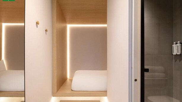 Soundproofing, free WiFi, bed sheets