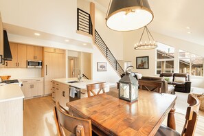 Dining - Bright & Comfortable Park City Retreat | Seasonal & Month-Long Stays (Park City)