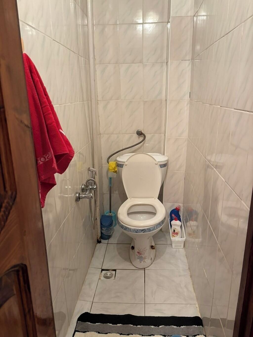 吹风机、拖鞋、毛巾、肥皂