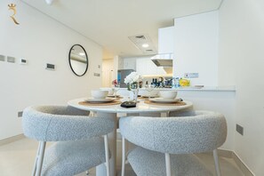 Dining - Spacious 3BR Retreat Family-Friendly Stay, Al Reem (Abu Dhabi)