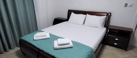 Iron/ironing board, free WiFi, bed sheets