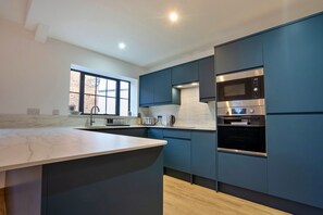 Fridge, microwave, oven, dishwasher - Courtyard View at Longford (Longford)
