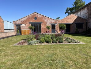 Exterior - Courtyard View at Longford (Longford)