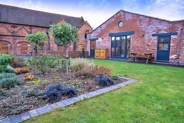 Exterior - Courtyard View at Longford (Longford)