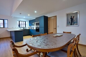 Dining - Courtyard View at Longford (Longford)
