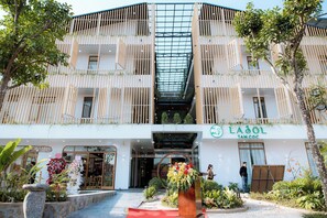 واجهة المنشأة