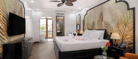 In-room safe, soundproofing, free WiFi, bed sheets