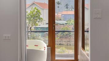 Safe på rommet, lydisolert, wi-fi (inkludert) og sengetøy