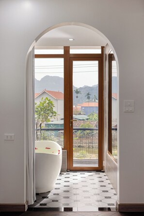 In-room safe, soundproofing, free WiFi, bed sheets - Pataco Tam Coc Hotel (Hoa Lu)