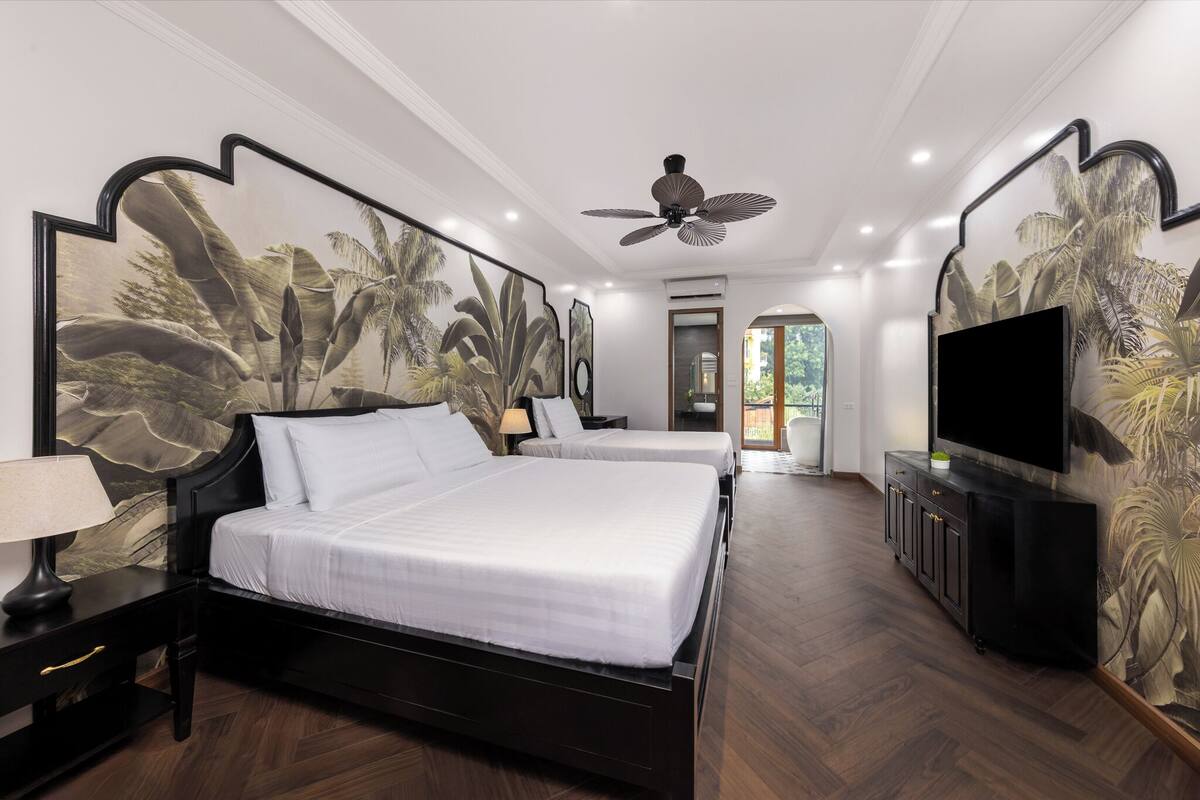 In-room safe, soundproofing, WiFi (free), bed sheets