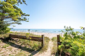 Beach nearby - New in 2026! Glidden Pines -Beach Access -July 5-11 and July 18-25  Still Avail! (Sturgeon Bay)