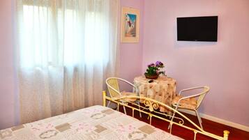 Triple Room, Private Bathroom | Iron/ironing board, free WiFi