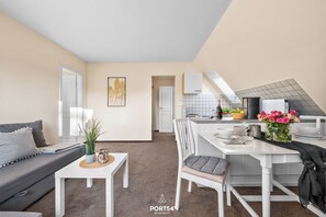 TV - Holiday apartment Anton – Comfortable accommodation with garden access in Sankt (Sankt Peter-Ording)