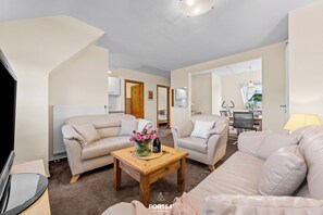 Living area - Holiday apartment Twilling II – Comfortable accommodation with garden in Sankt P (Sankt Peter-Ording)