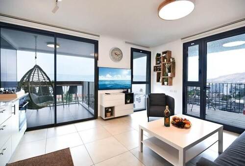 My View 2 bedroom apartment by the lake