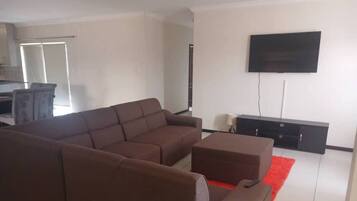 House, 3 Bedrooms, Accessible, Smoking | Living room