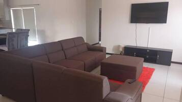 House, 3 Bedrooms, Accessible, Smoking | Living room