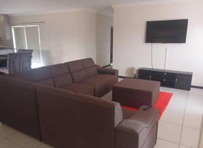 Maison, 3 chambres, accessible aux personnes à mobilité réduite, fumeurs | Salle de séjour