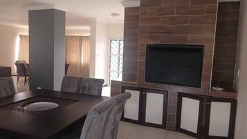 House, 3 Bedrooms, Accessible, Smoking | Dining