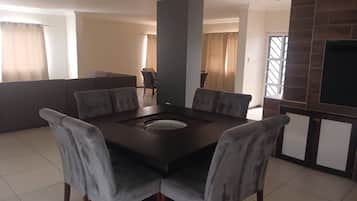 House, 3 Bedrooms, Accessible, Smoking | Dining room