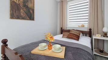 Skrivebord, strykejern/-brett, wi-fi og sengetøy