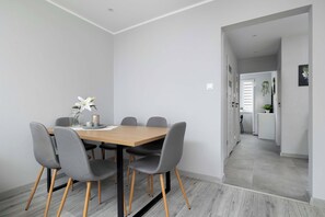 Dining - Bright Apartment with Balcony | 3 Bedrooms, Remote Work (Katowice)