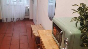 Departamento básico | Tabla de planchar con plancha y wifi gratis