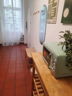 Basic Apartment | Iron/ironing board, free WiFi - Modern 1BR With Living Room Central (Wien)