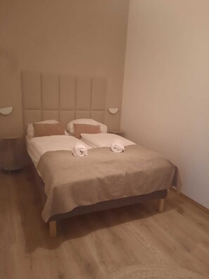 Basic Apartment | Interior - Modern 1BR With Living Room Central (Wien)