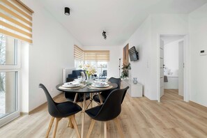 Dining - Przemysłowa 1 | Katowice | Modern Apartment | Parking | Balcony | Near the Center (Katowice)