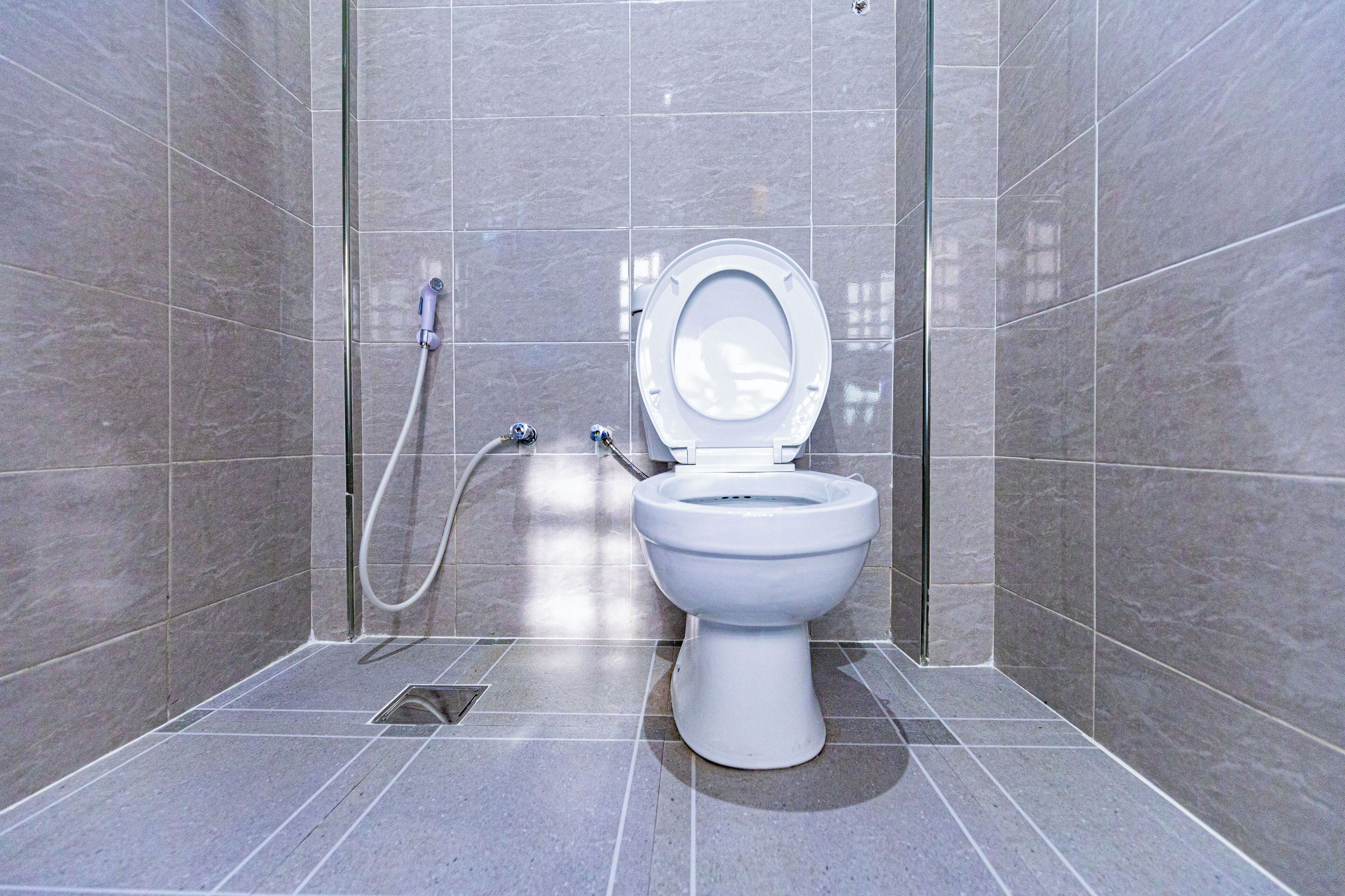 Standaard studio | Badkamer | Een douche, een regendouche, gratis toiletartikelen, pantoffels