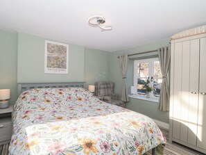 2 bedrooms, individually decorated, individually furnished, free WiFi - The Corner Cottage (Wotton-under-Edge)