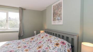 2 dormitoris, decoració individual i mobiliari individual