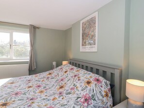 2 bedrooms, individually decorated, individually furnished, free WiFi - The Corner Cottage (Wotton-under-Edge)