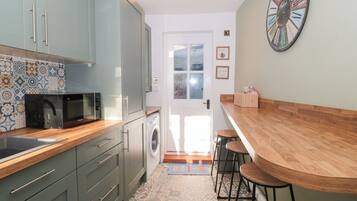 Cookware/dishes/utensils