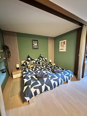 Fer et planche à repasser, Wi-Fi, literie fournie