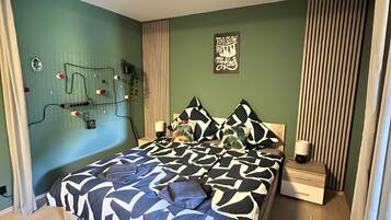 Iron/ironing board, WiFi, bed sheets